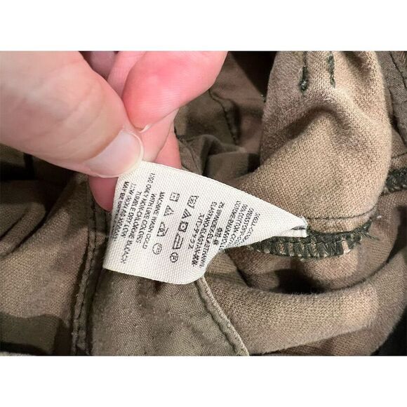 Free People Women's Utility Shorts Beige Size 4 Raw Hem Patch Detail - Picture 4 of 4